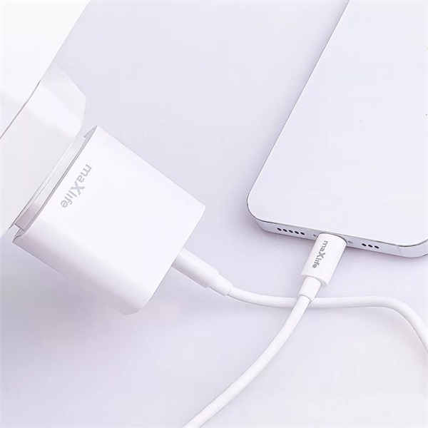 Maxlife_ML738423_PD_QC_20W_USB_Type_C_feher_gyorstolto_adapter_Type_C_Lightning_kabel-i42360204.jpg