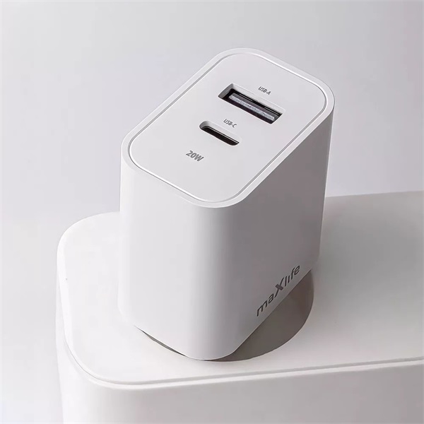 Maxlife_ML738423_PD_QC_20W_USB_Type_C_feher_gyorstolto_adapter_Type_C_Lightning_kabel-i42360232.jpg
