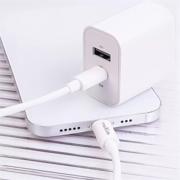 Maxlife_ML738423_PD_QC_20W_USB_Type_C_feher_gyorstolto_adapter_Type_C_Lightning_kabel-i42360288.jpg